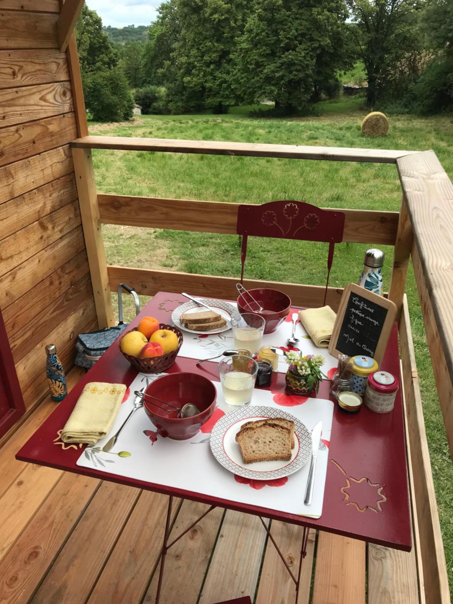 Le Val Du Pech Chantant Chambres D'Hotes Pern Екстериор снимка